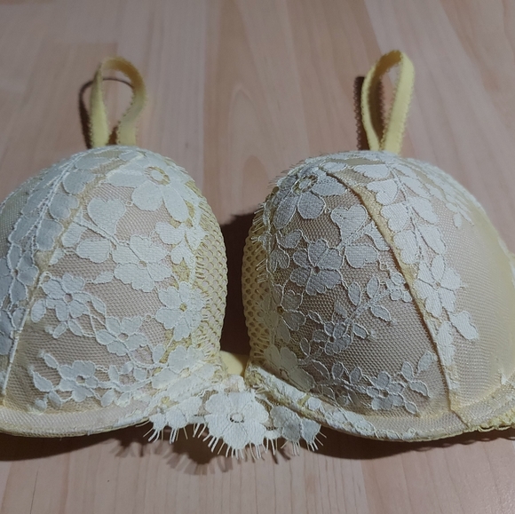 Victoria's Secret Yellow Lace Dream Angel Pushup Bra - Picture 5 of 8